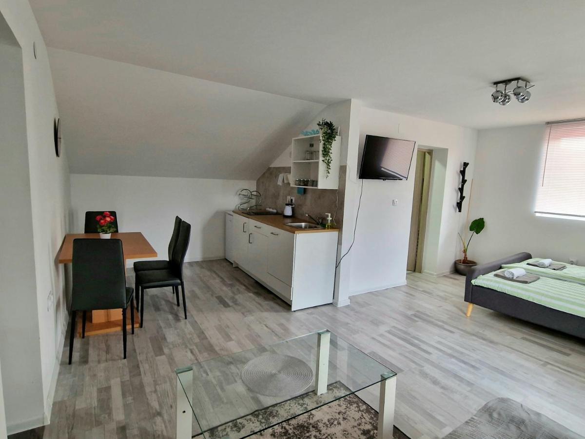 Apartman Castle Tusilovic Eksteriør bilde